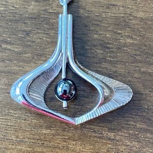 Sarah Coventry silver tone necklace with pendant